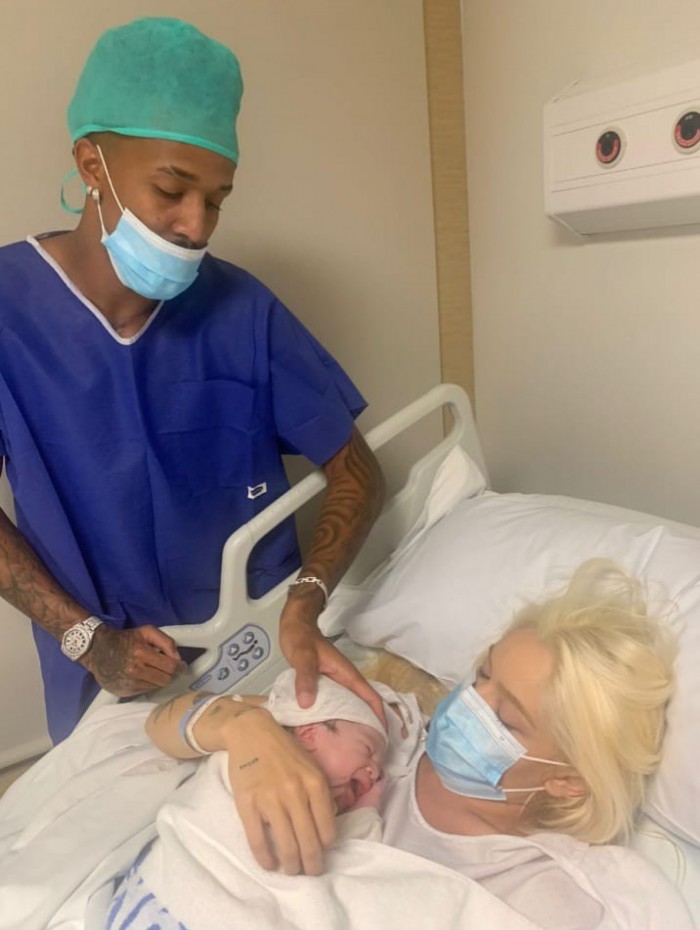 Nasceu a filha de Karoline Lima e Éder Militão 