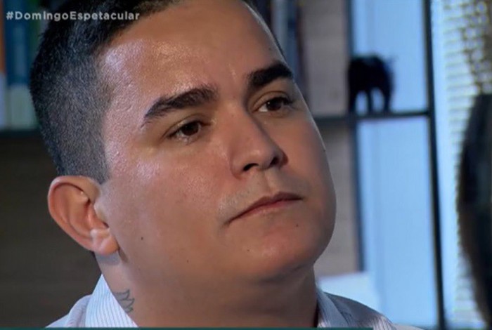 Allan de Jesus em entrevista ao jornalista Roberto Cabrini