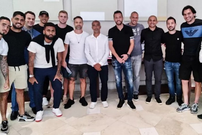 Romário se reuniu com grupo de jogadores para discutir alterações na Lei Pelé
