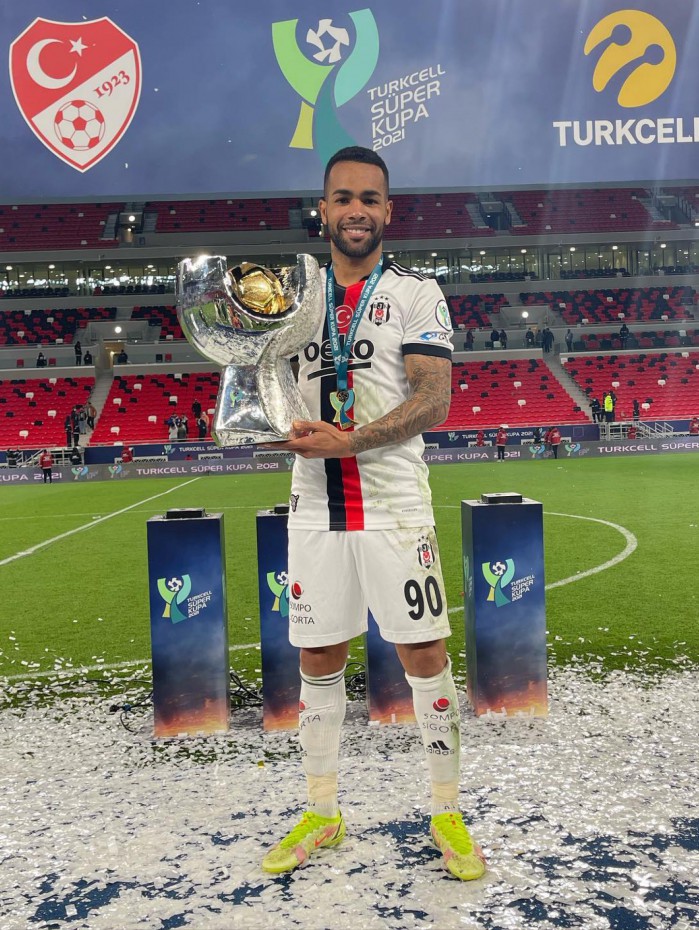 Alex Teixeira pelo Besiktas