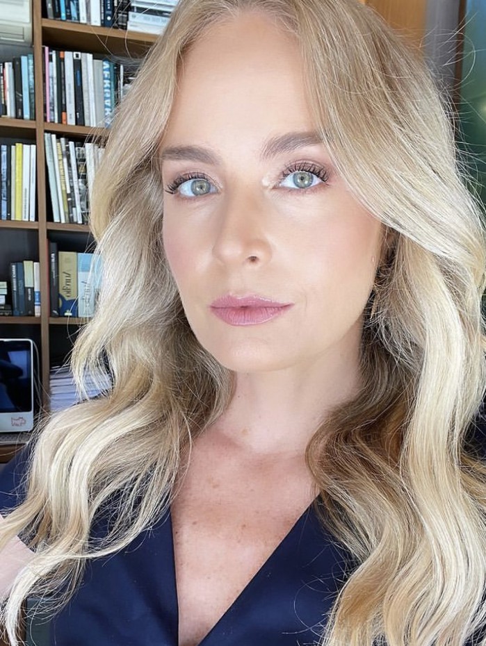 Angélica recorda assédio sofrido no início da carreira, aos 15 anos de idade