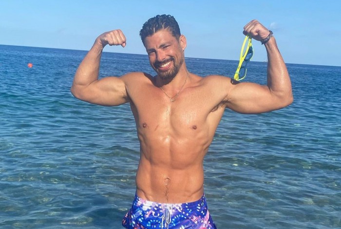 Cauã Reymond abre álbum de fotos de viagem à Itália