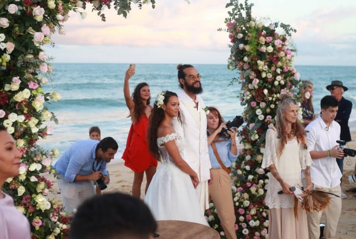 Lais Ribeiro e ex-jogador de basquete Joakim Noah se casam em Trancoso