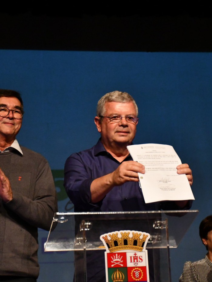 Ao lado do vice-prefeito Paulo Bagueira, o prefeito de Niterói, Axel Grael, afirmou que o eixo "Comunidades" é prioridade.