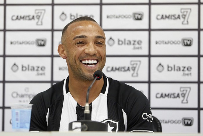 Fernando Marçal é o novo lateral-esquerdo do Botafogo