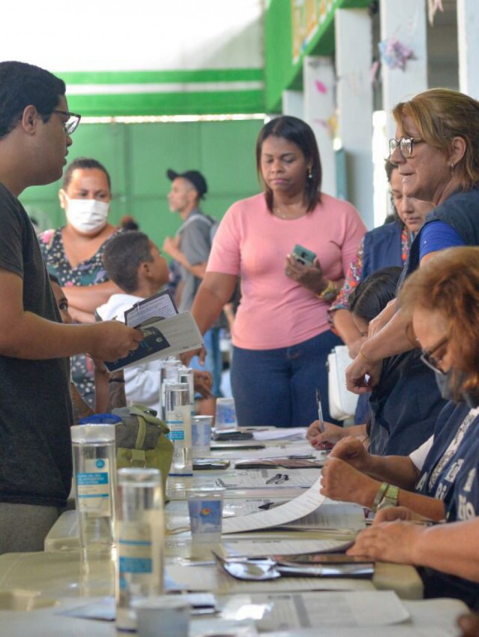 Prefeitura entrega cart&otilde;es do programa 'Prato Feito Carioca' em Ramos