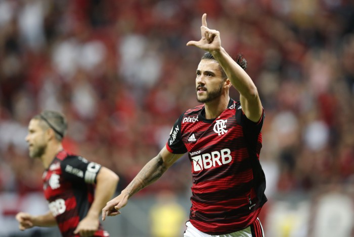 Zagueiro Gustavo Henrique comemora gol do Flamengo contra o Coritiba pela Série A