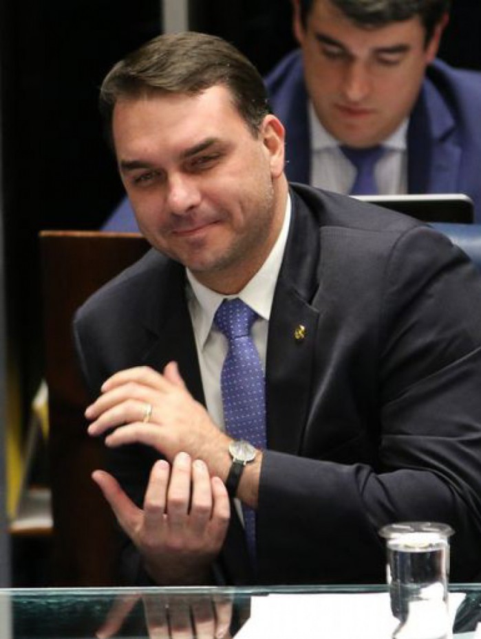 Juiz nega pedido para arquivar investiga&ccedil;&atilde;o contra Fl&aacute;vio Bolsonaro