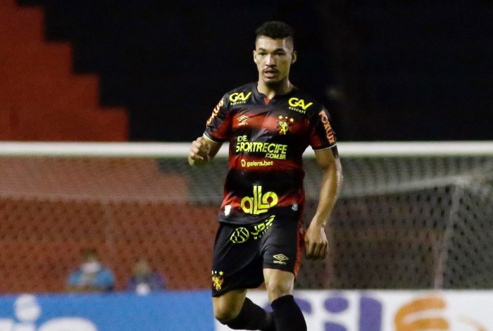 Adryelson deve fechar com o Botafogo