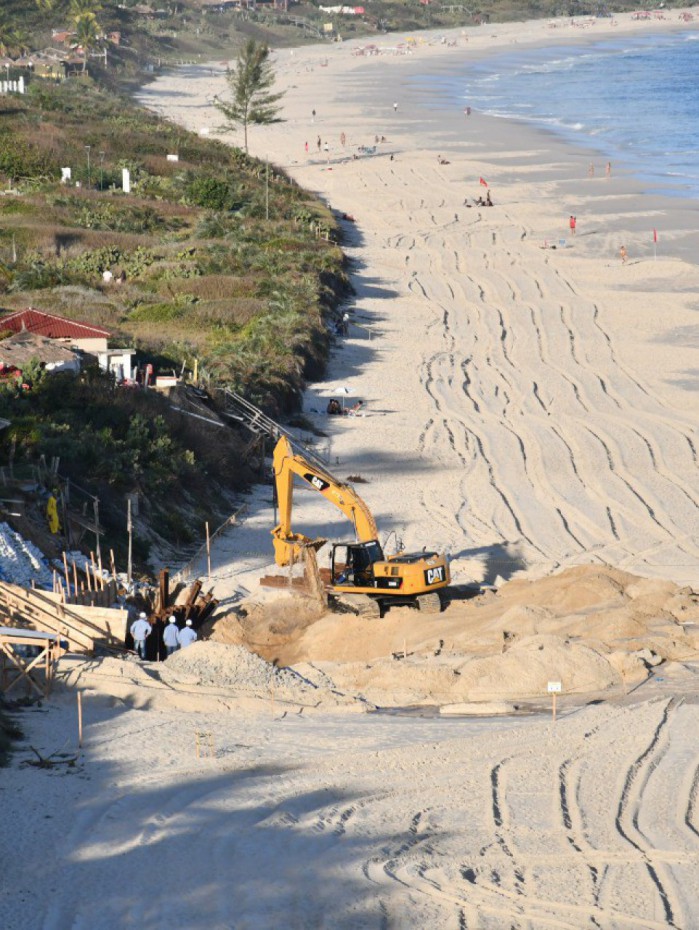 Prefeitura de Niterói faz obras emergenciais na orla de Camboinhas