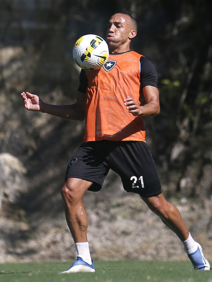 Marçal pode começar jogando hoje, contra o Santos, na Vila