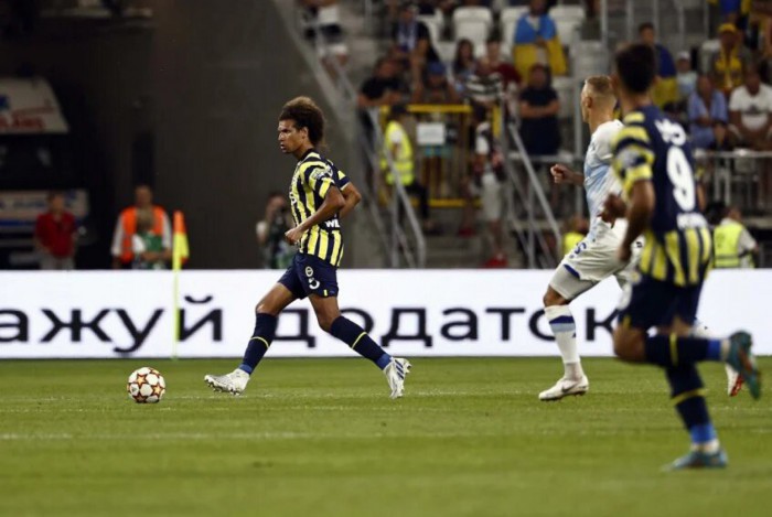 Willian Arão comenta sobre estreia pelo Fenerbahçe