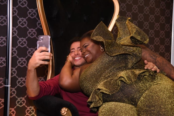 Jojo Todynho e Cauã Reymond se divertem em evento de São Paulo