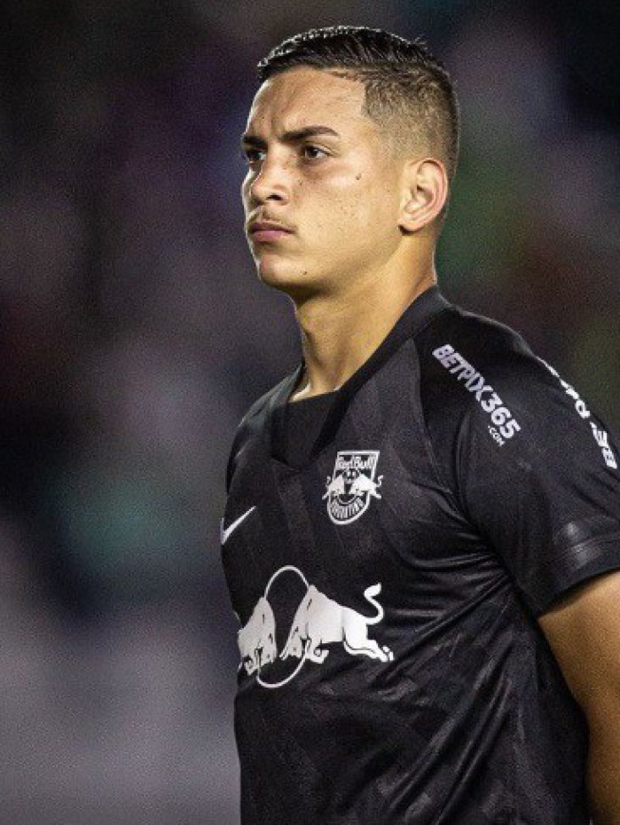 Renan ficou sem contrato com Bragantino e Palmeiras
