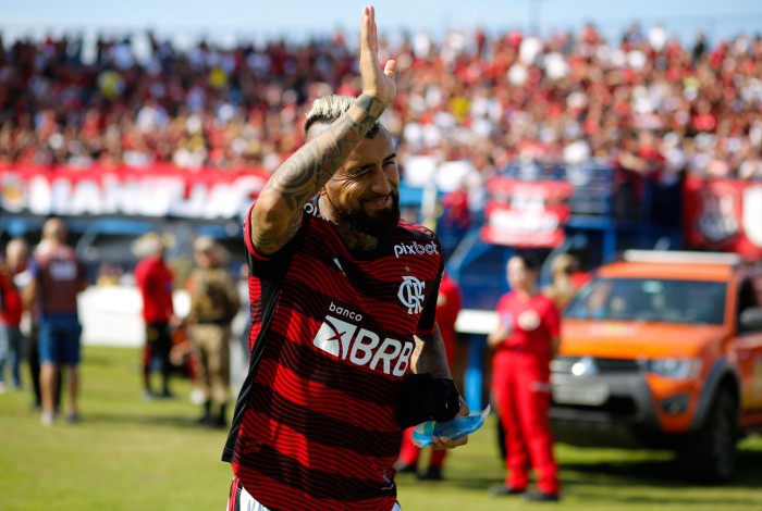 Arturo Vidal fez sua estreia pelo Flamengo na vitória sobre o Avaí