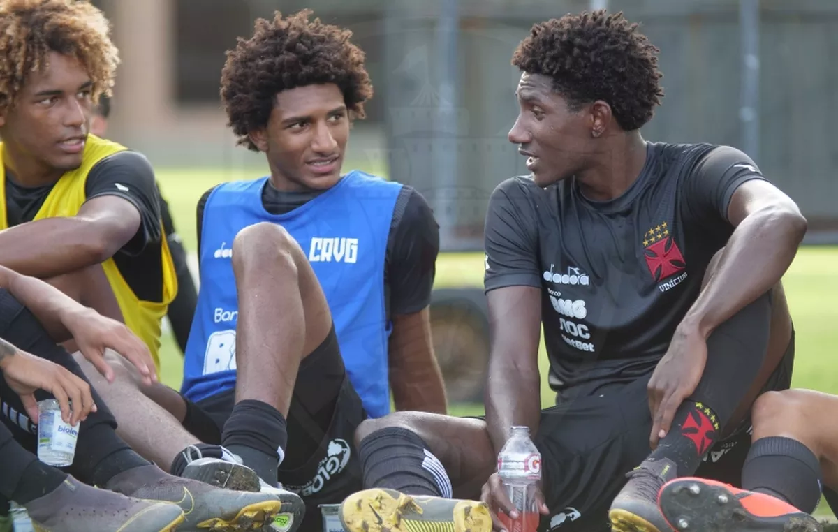 Kaio Magno ao lado de seu irmão, Talles Magno