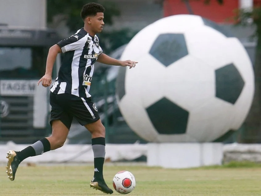 Kawan Thomaz, zagueiro do Botafogo