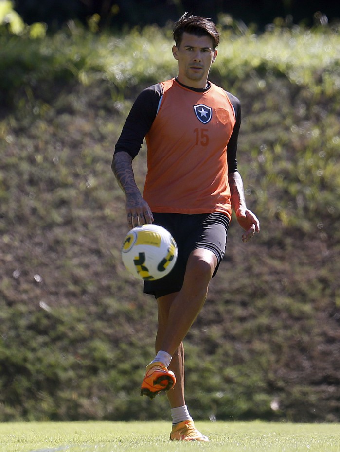  Cuesta.Treino do Botafogo no Espaco Lonier. 08 de Julho de 2022, Rio de Janeiro, RJ, Brasil. Foto: Vitor Silva/Botafogo. 
Imagem protegida pela Lei do Direito Autoral Nº 9.610, DE 19 DE FEVEREIRO DE 1998. Sendo proibido qualquer uso comercial, remunerado e manipulacao/alteracao da obra.
