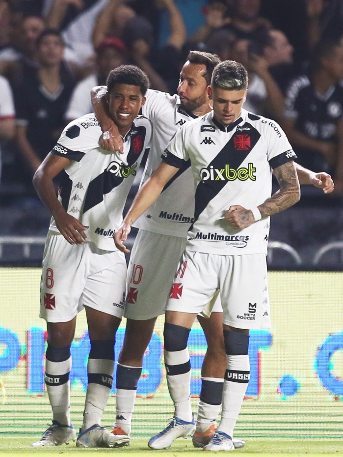 Andrey Santos comemora seu segundo gol na partida entre Vasco x CRB pelo Campeonato Brasileiro B no Estadio Sao Januario em 28 de julho de 2022. Foto: Daniel RAMALHO/CRVG