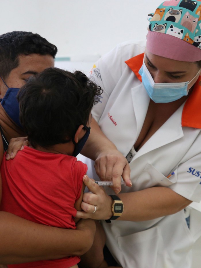 HPV quadrivalente, rotav&iacute;rus, difteria, t&eacute;tano, influenza, meningoc&oacute;cica C (conjugada), meningoc&oacute;cica ACWY (conjugada) e covid-19