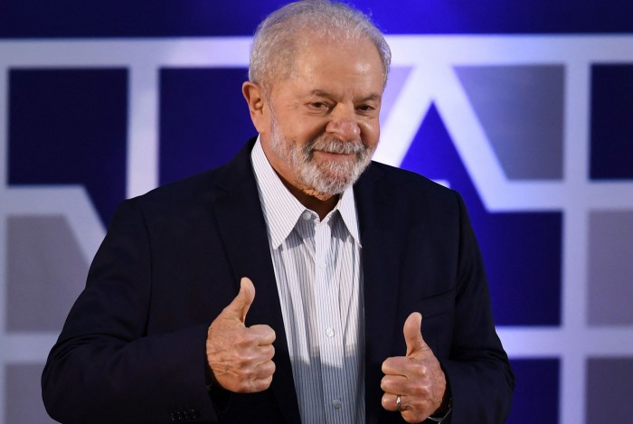 Lula cresce nas intenções de voto após desistência de Janones