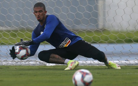 Botafogo negocia empréstimo de Diego Loureiro para clube da Série B