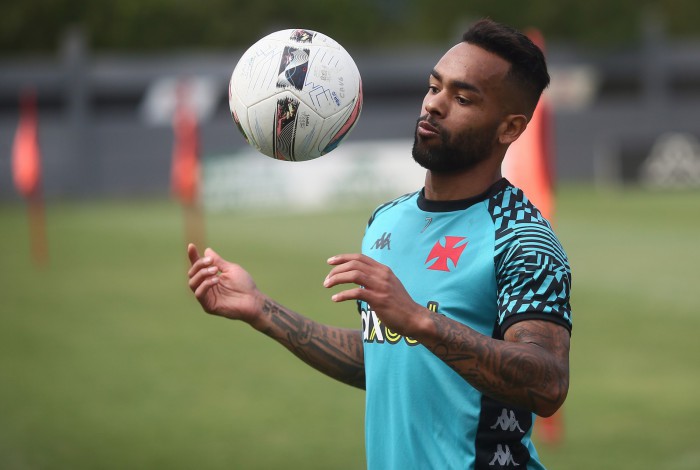 Alex Teixeira busca o melhor futebol no retorno ao Vasco