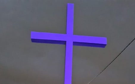 Cemitério de Nova Iguaçu adere ao Agosto Lilás pelo fim da violência contra a mulher