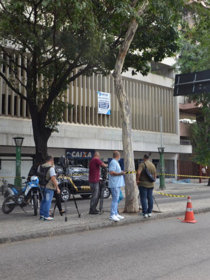 Fachada da ag&ecirc;ncia da Caixa Econ&ocirc;mica que foi explodida por criminosos durante a madrugada