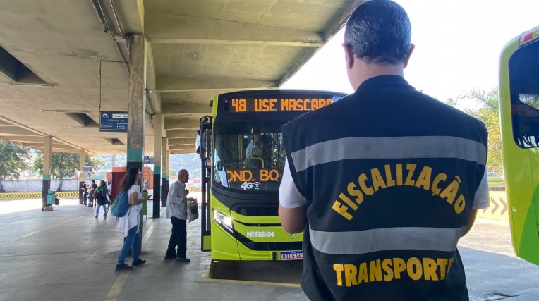 Durante período de férias escolares, quatro linhas de ônibus de