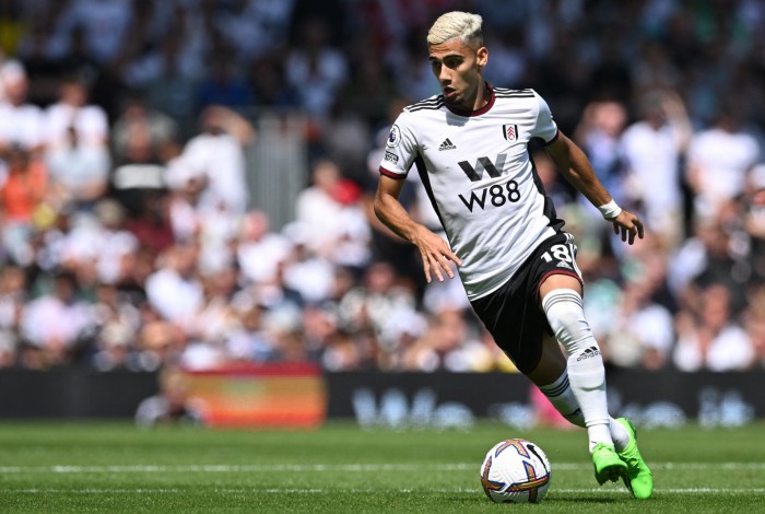 Andreas Pereira teve boa atuação no empate do Fulham com o Liverpool, pelo Campeonato Inglês
