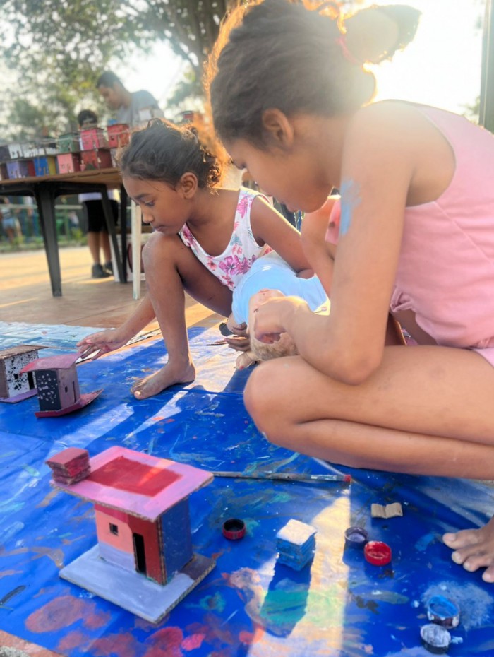 Casas em miniatura da meninada ficam em exposição na comunidade