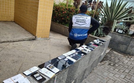 Homem é preso durante ação em central de receptação de celulares furtados