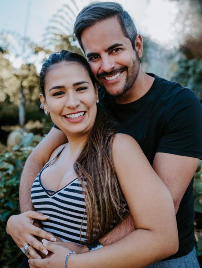 Kak&aacute; Diniz e a mulher, a cantora Simone