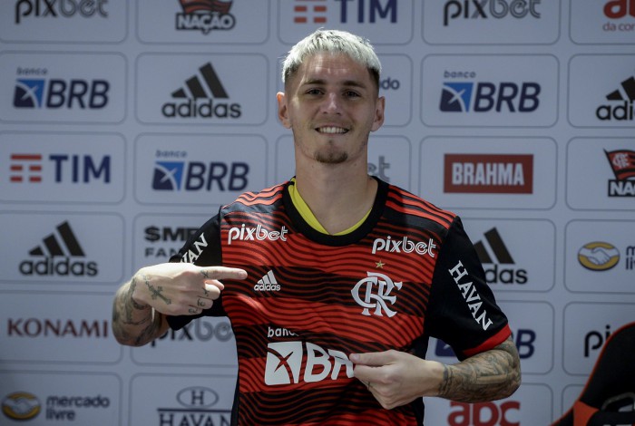Varela usará a camisa 2 do Flamengo
