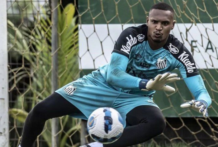 John, goleiro do Santos