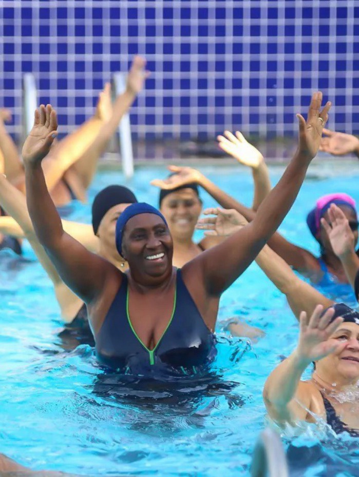 Participantes na aula de hidrogin&aacute;stica 