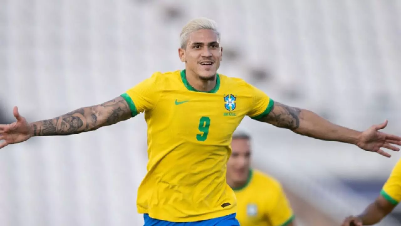 Pedro, atacante do Flamengo, quando defendeu a seleção brasileira