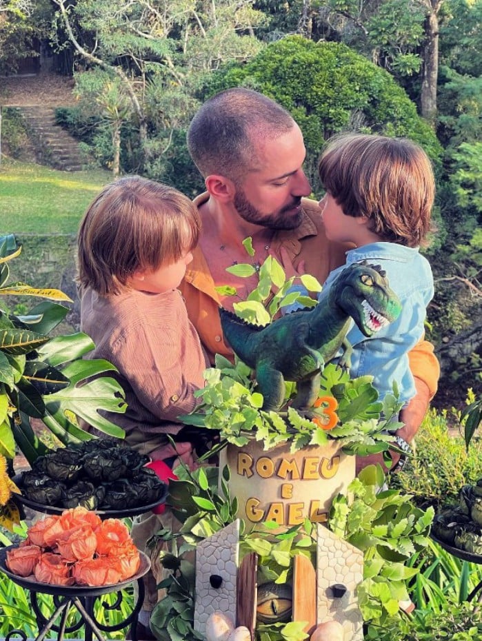 Thales Bretas com os filhos