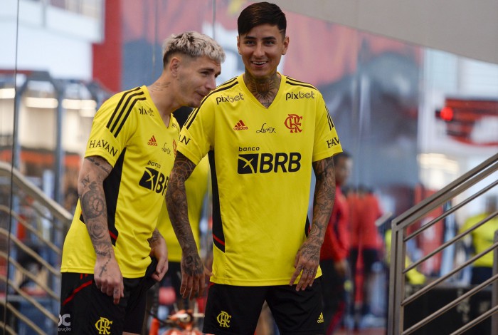 Varela e Pulgar esperam pela primeira chance no Flamengo