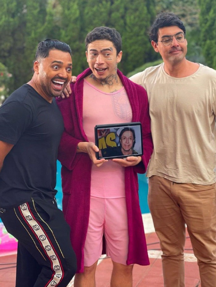 Bruno de Luca posa ao lado de Tirulipa e Whindersson Nunes