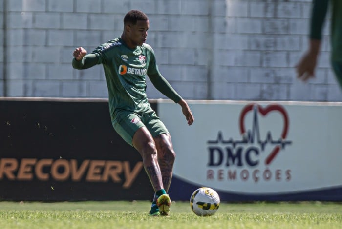 Caio Paulista no treino do Fluminense