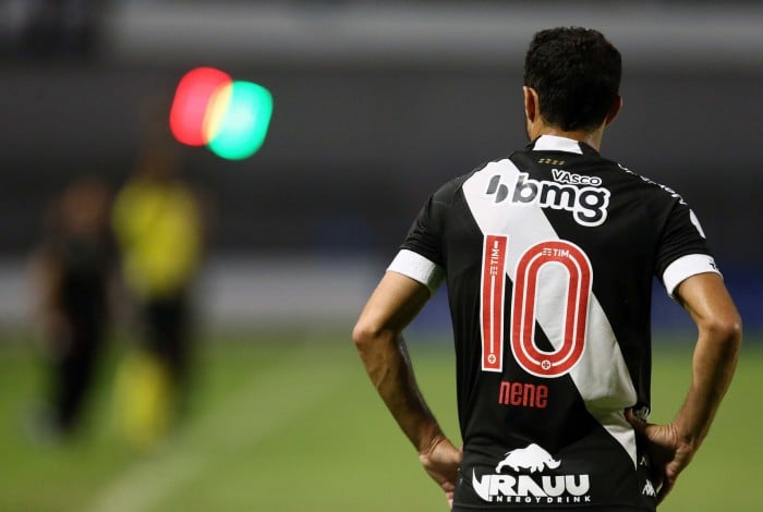 O Vasco de Nenê vê chance de acesso reduzir a cada tropeço fora de casa