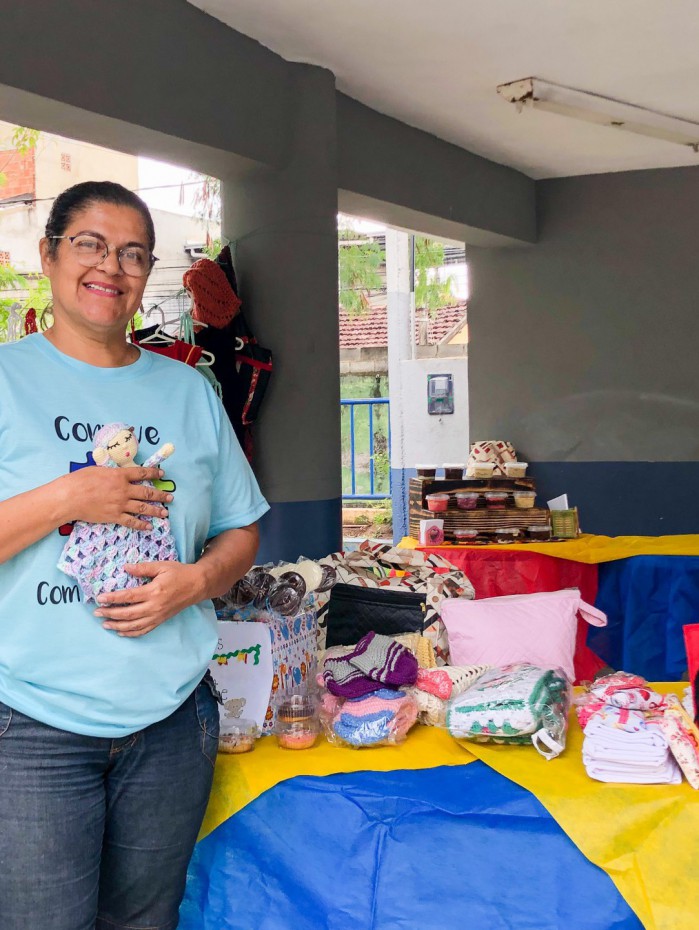 Ana Lúcia, de 54 anos, mãe do Leonardo Medeiros que faz aulas de natação no Espaço Convive