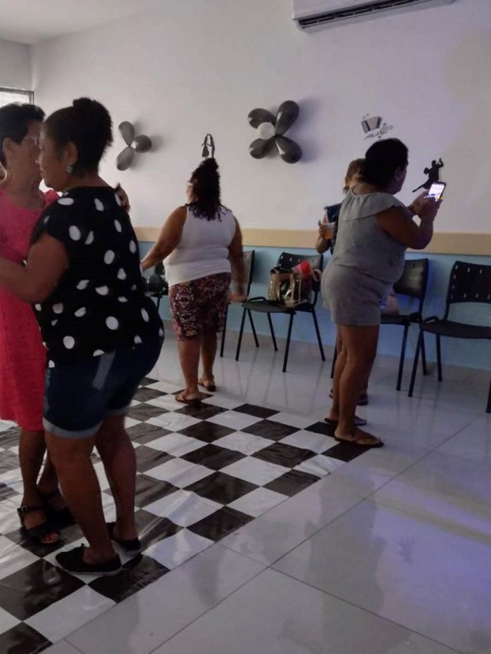 Tarde Dançante para o público da terceira idade na Clinica da Família Cosmorama 