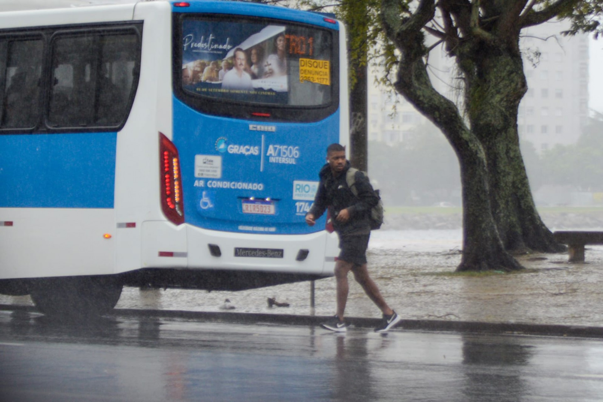 Tempo deve permanecer instável durante todo o fim de semana - Vanessa Ataliba/Agência O Dia