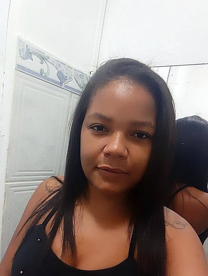 Ana Júlia Leal da Silva, de 22 anos, foi achada morta em terreno às margens da RJ-102, em Búzios