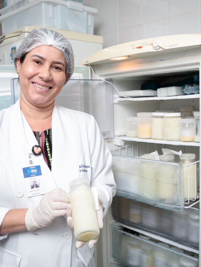 Ana Paula Moreira, nutricionista-chefe do banco de leite humano da Maternidade Leila Diniz, maternidade de refer&ecirc;ncia que ajuda m&atilde;es e beb&ecirc;s com orienta&ccedil;&otilde;es e leite materno