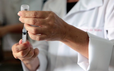 Saúde suspende a vacinação da 1ª dose contra a Covid-19 em crianças 