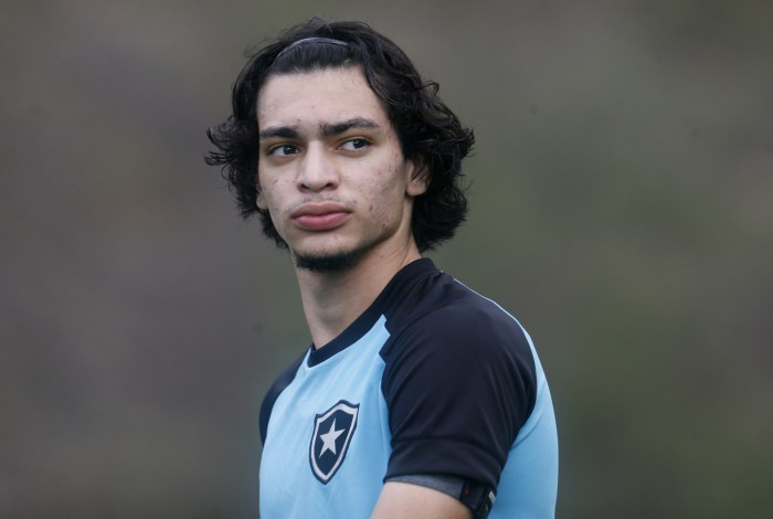 Matheus Nascimento. Treino do Botafogo no Espaco Lonier. 26 de Julho de 2022, Rio de Janeiro, RJ, Brasil. Foto: Vitor Silva/Botafogo. 
Imagem protegida pela Lei do Direito Autoral Nº 9.610, DE 19 DE FEVEREIRO DE 1998. Sendo proibido qualquer uso comercial, remunerado e manipulacao/alteracao da obra.
